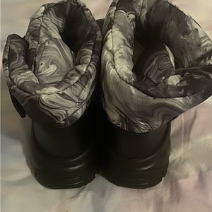 Ugh winter boots size 7